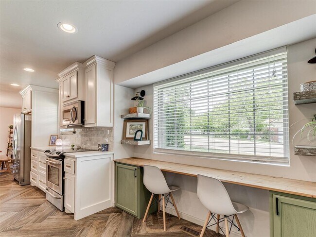 Building Photo - 801 Rock Hollow Rd