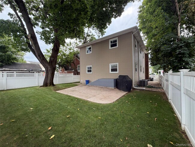 Building Photo - 40 Edgewood Rd