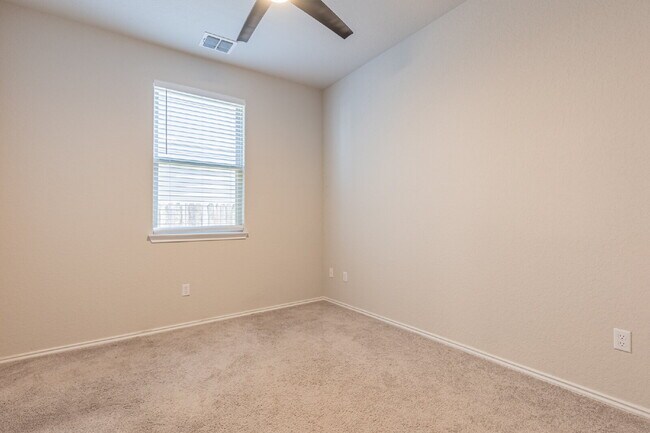 Building Photo - 10110 Jardin Verde