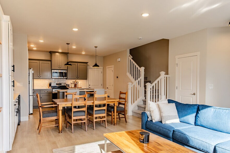 Building Photo - 18245 SW Aspen Butte Ln