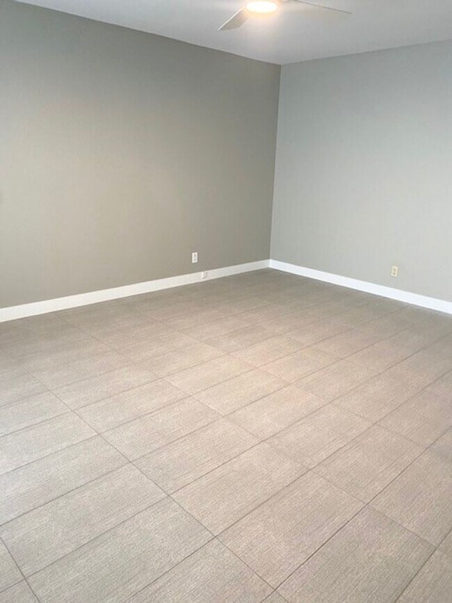 Building Photo - GREAT 3 Bedroom 2.5 Bath in Paradise Valley!