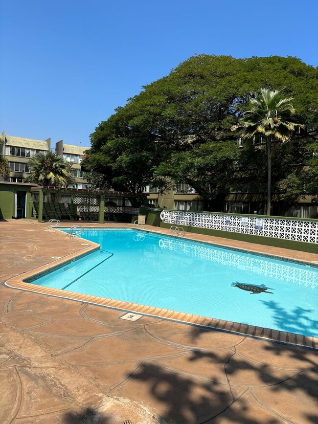 Building Photo - Harbor Lights 1-Bedroom – Pool, Courtyard, & Steps to Shopping