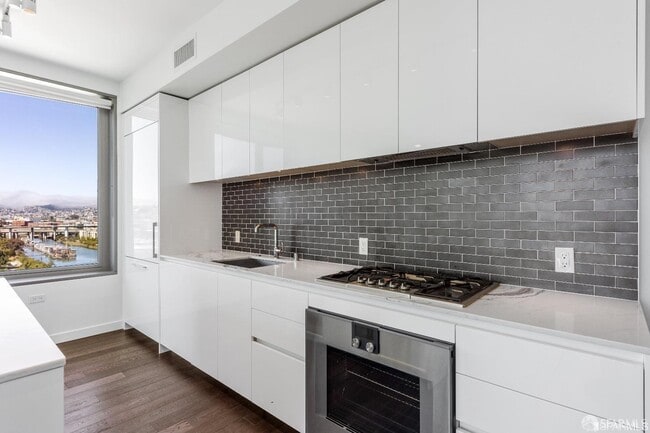 Building Photo - 1000 3rd St