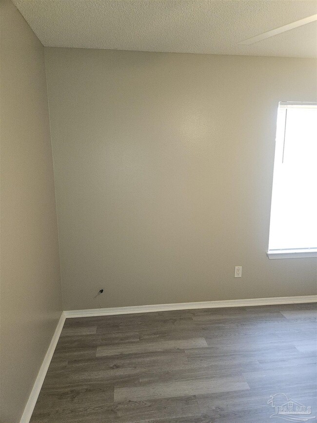 Building Photo - 3220 Mariners Dr