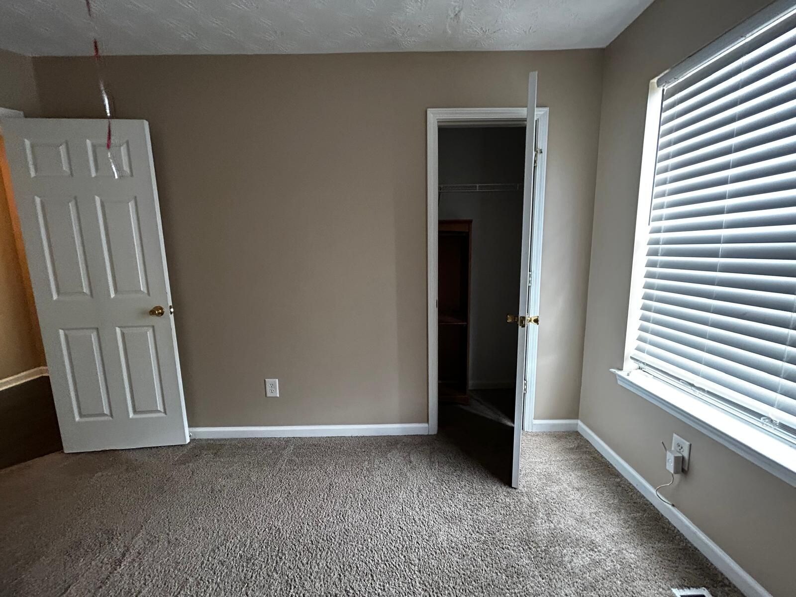 Building Photo - Room in House on Valley Green Rd