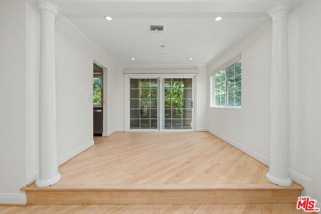 Building Photo - 1830 Pelham Ave