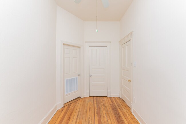 Building Photo - 1401 W Huron St