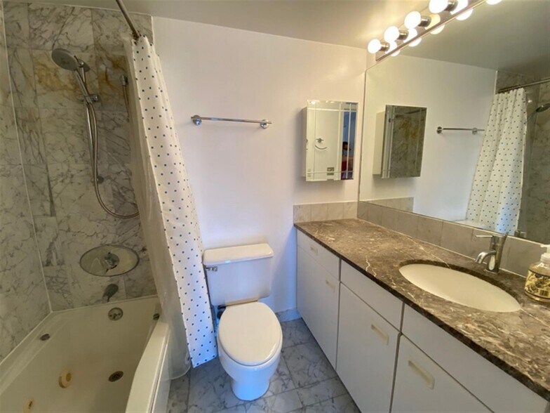 Building Photo - 931 Massachusetts Ave