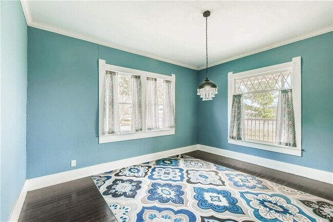 Building Photo - 1319 Davis St