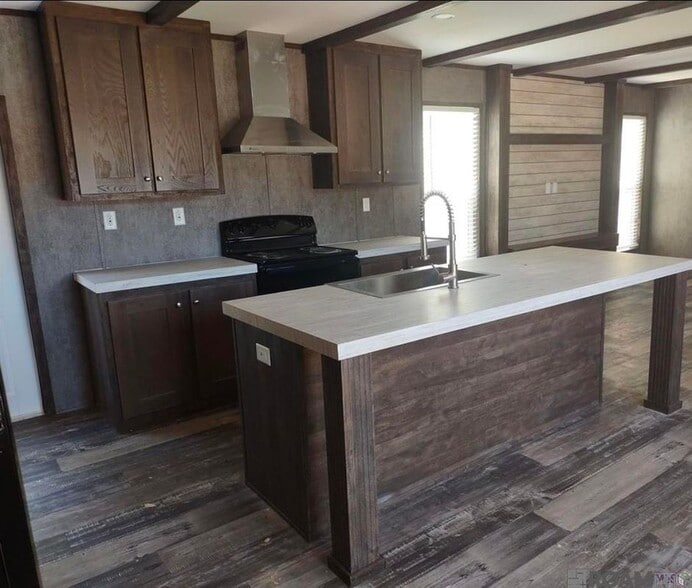 Building Photo - 18884 Scivicque Ln