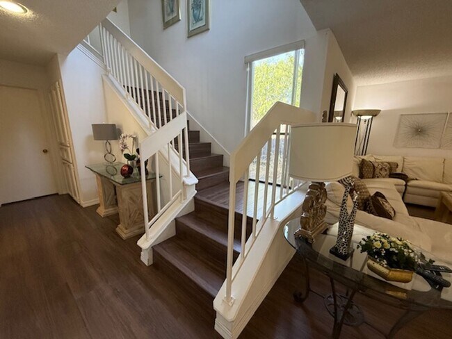 Building Photo - Prestigious Gated Living in Mission Trace-...