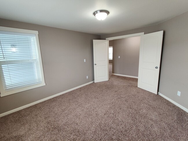 Building Photo - Great West Richland Location