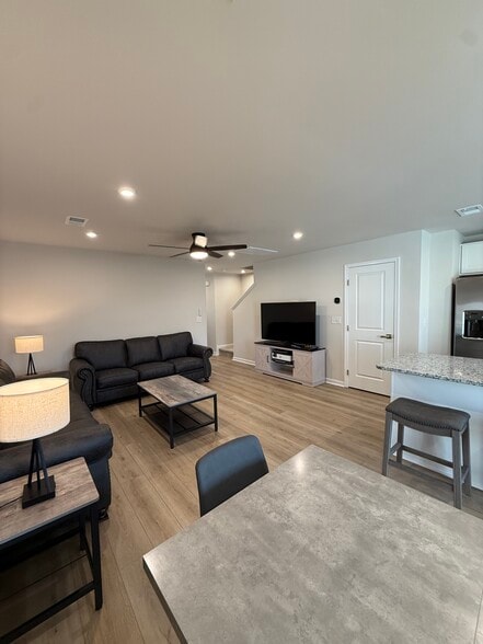 Building Photo - 338 Myrtle Meadows Dr