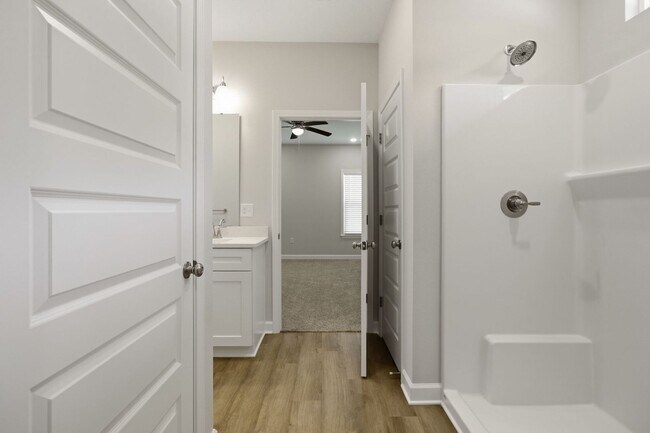 Building Photo - New 4 Bedroom in CRESTVIEW!!