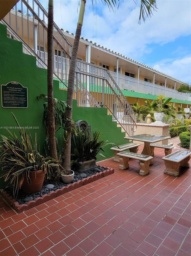 Building Photo - 7400 Harding Ave