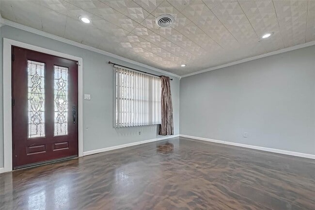 Building Photo - 8414 Flintridge Dr
