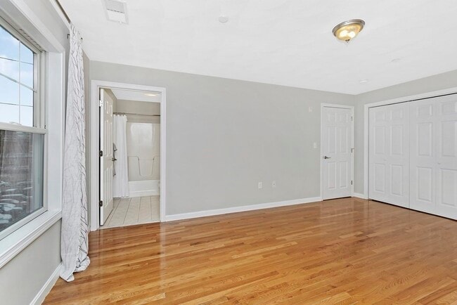 Building Photo - 260 Main St