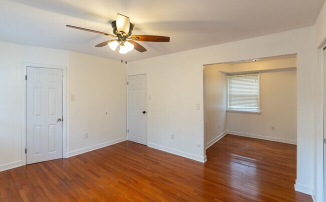 Building Photo - 804 S Warnock St