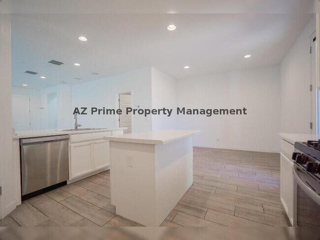 Building Photo - 3719 S 63rd Dr