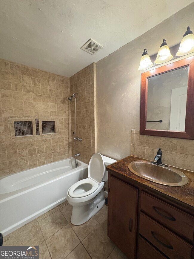 Building Photo - 112 Boxwood Ct