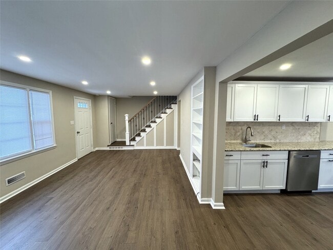 Building Photo - 608 Winston Dr