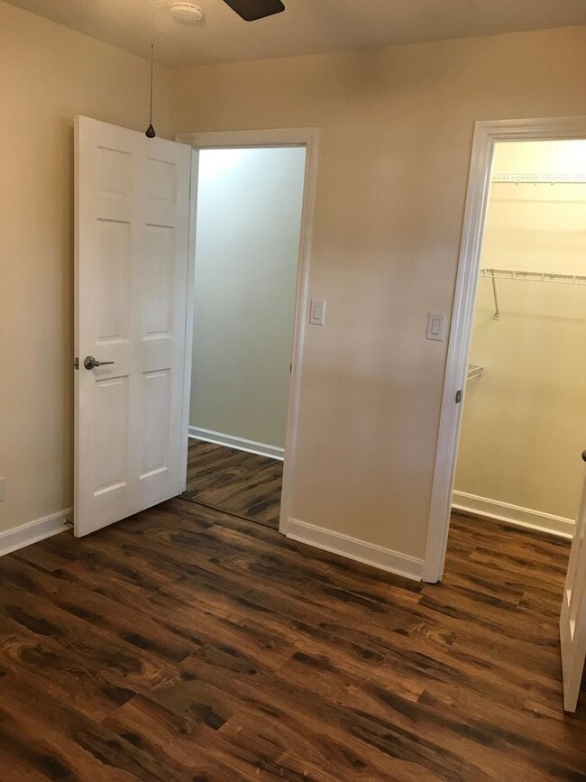 Building Photo - 112 Sycamore St