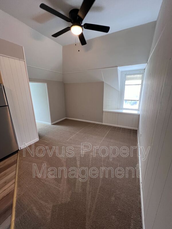 Building Photo - 302 Cedar St