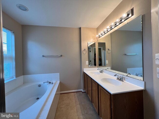 Building Photo - 10168 Elgin Way