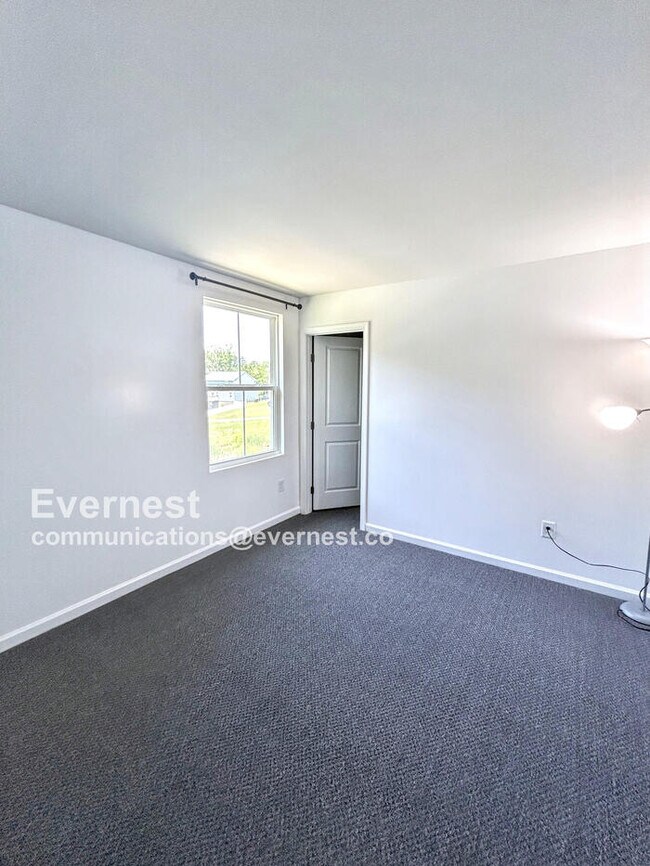 Building Photo - 116 Makayla Dr
