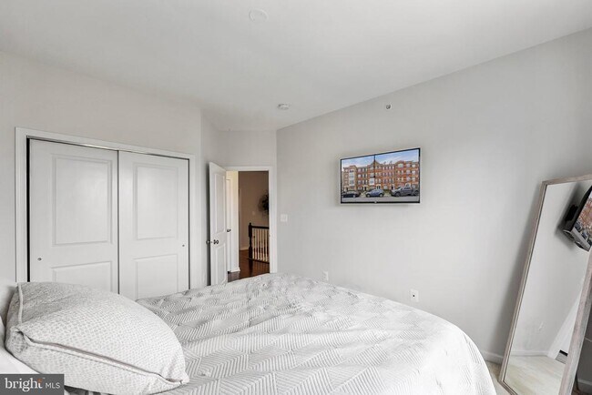 Building Photo - 43131 Wealdstone Terrace