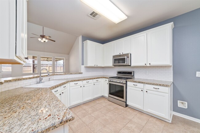 Building Photo - 1190 Stallion Ridge