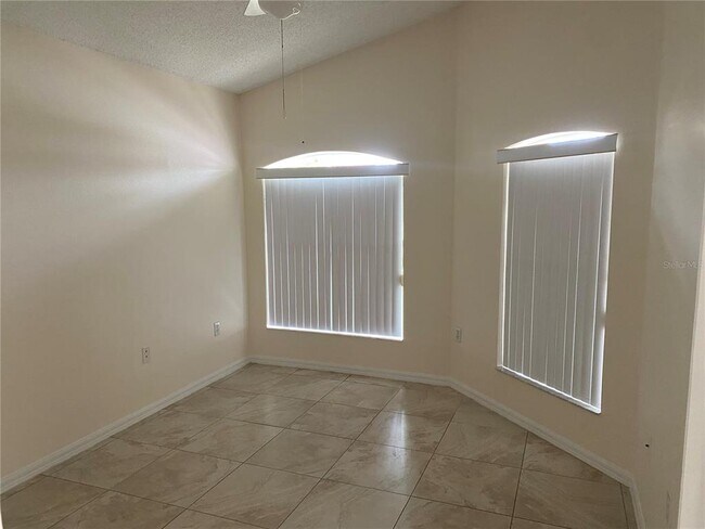 Building Photo - 539 Lady Diana Dr