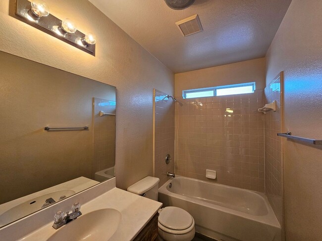Building Photo - 3407 Toledo Dr