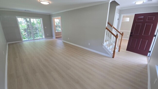 Building Photo - 614 Summerhill Dr