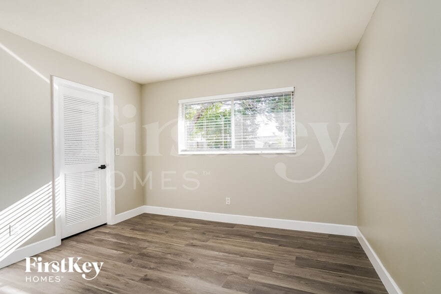 Building Photo - 2529 Shelby Pkwy