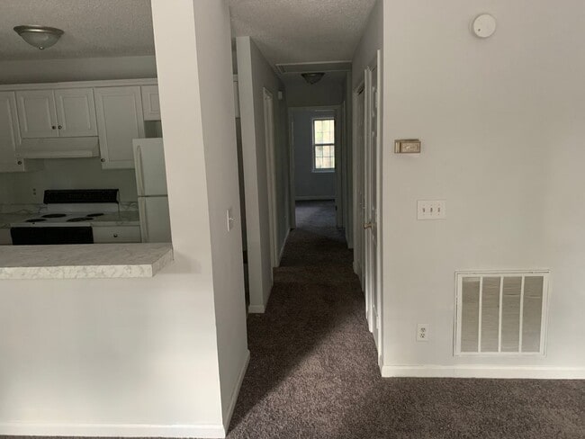 Building Photo - Updated 3 Bed, 2 Bath Home | Available July 30