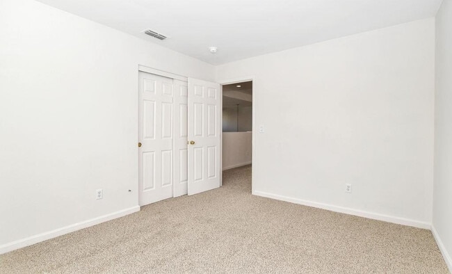 Building Photo - 2325 Cambridge Dr