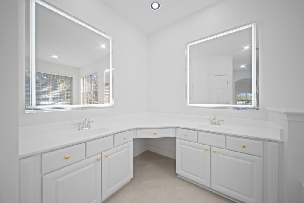 Building Photo - 10061 Vineyard Lake Rd E