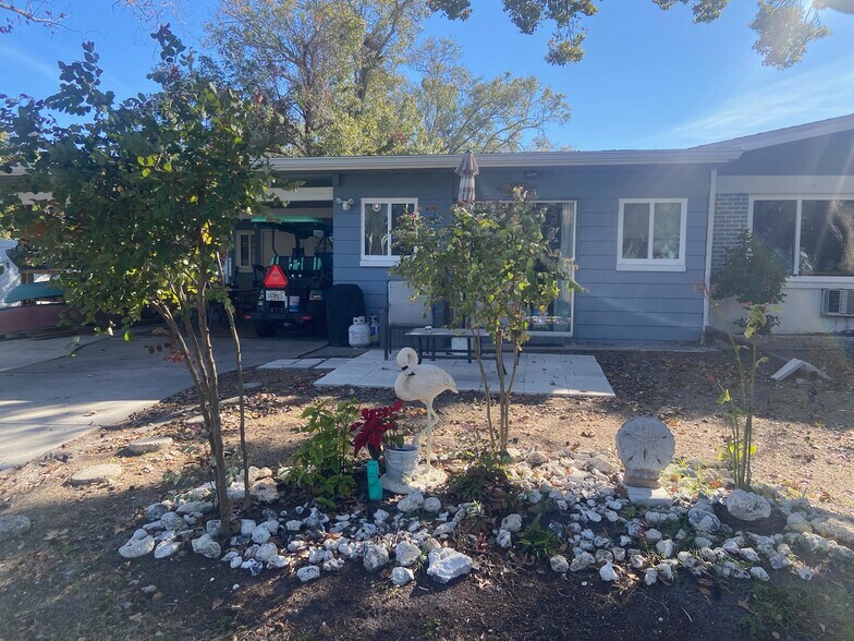 Building Photo - 1305 N Lotus Dr