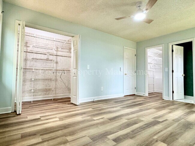 Building Photo - 307 Abbey Ln