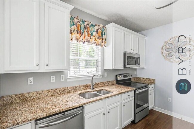 Building Photo - 4706 Twin Hickory Lake Dr