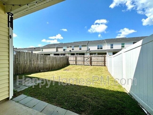 Building Photo - 120 Kirkland St