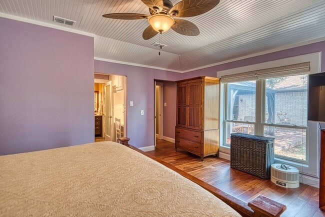 Building Photo - 821 Laura Belle Dr