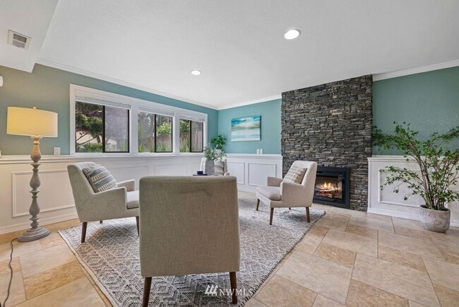 Building Photo - Oversized 4 Bedroom 3 Bathroom Home- Picni...