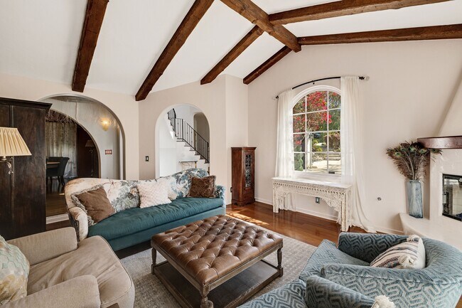 Building Photo - 1809 Palos Verdes Dr W