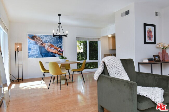 Building Photo - 6133 Maryland Dr