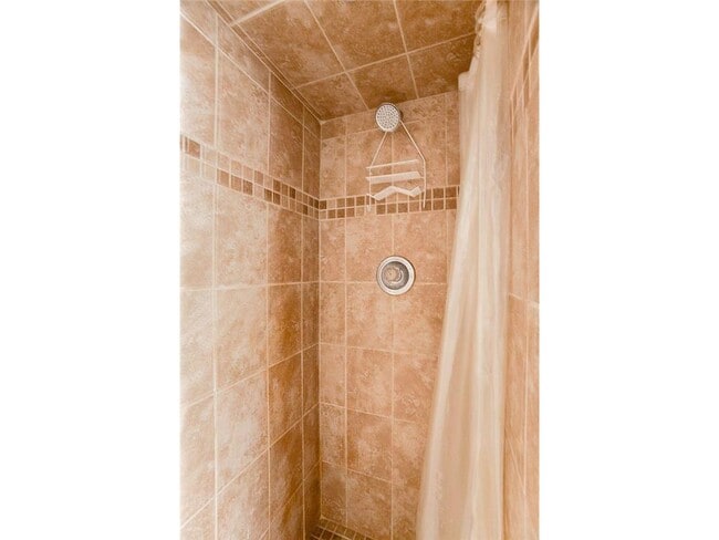 Building Photo - 821 Weeks Ave SE