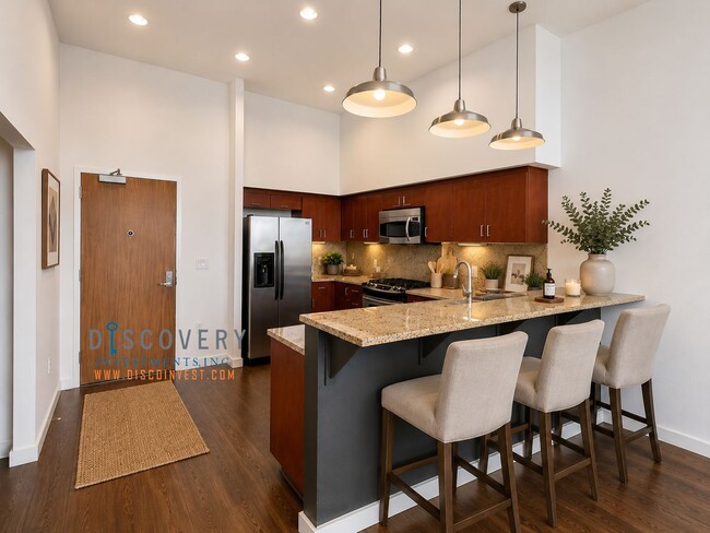 Building Photo - Uptown Place One Bedroom Condominium