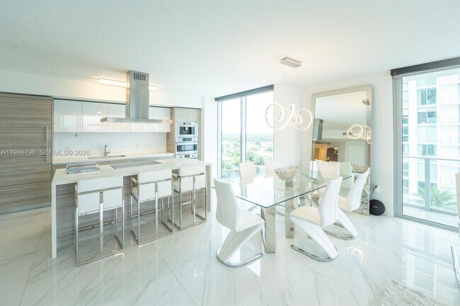 Building Photo - 300 Sunny Isles Blvd