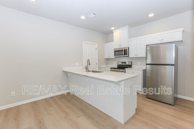 Building Photo - 1401 SW Poigai Wy